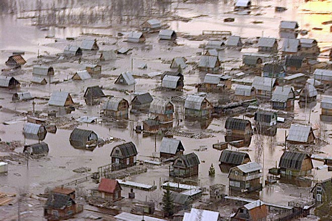 Погода мирном сейчас. Якутск в 2001 году. Якутия погодный апокалипсис. Поселок Нижнеянск в Якутии с высоты. Якутск самые плохие места.