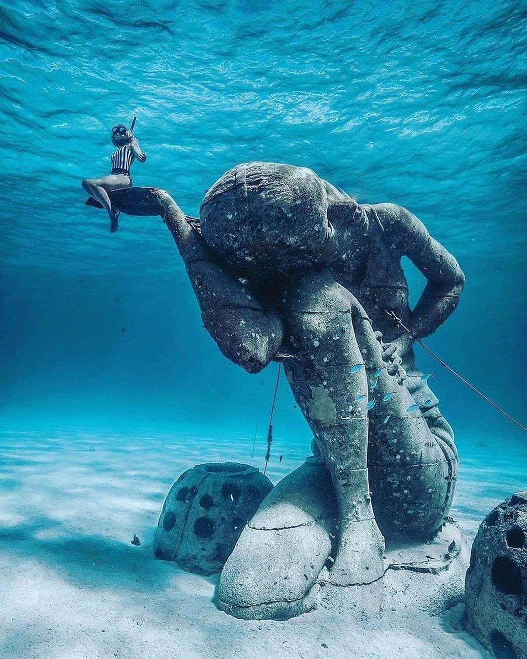 GISMETEO: Океанский Атлант: удивительная подводная статуя на Багамах - Природа | Новости погоды.