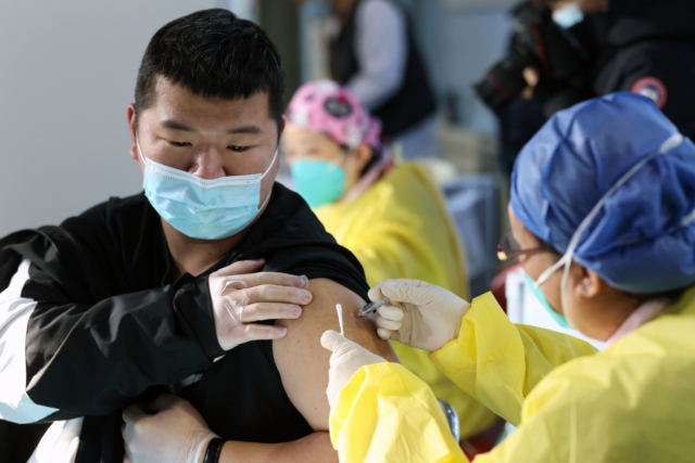 GISMETEO: Китай установил рекорд по количеству вакцинаций от коронавируса -  Эпидемия коронавируса | Новости погоды.