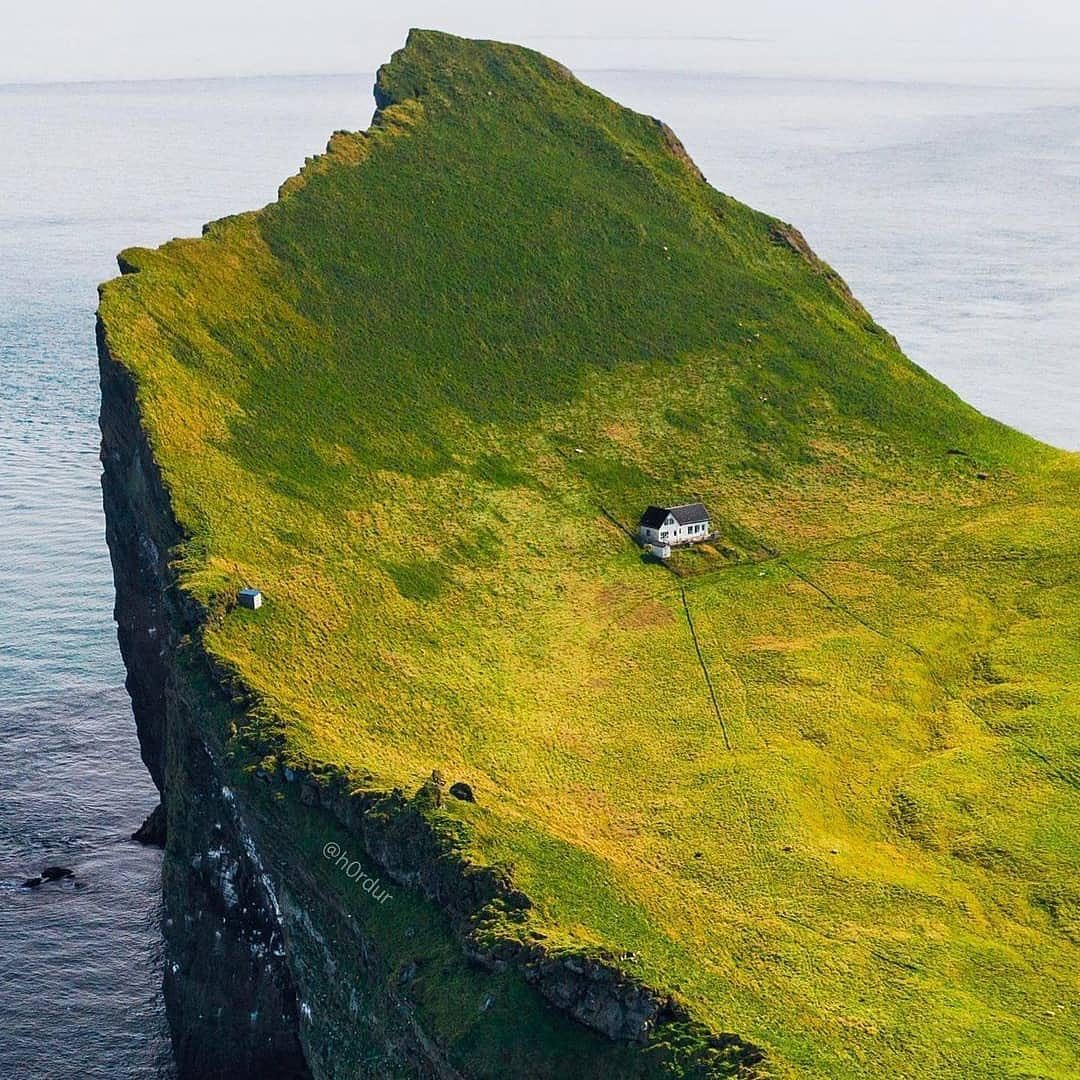одинокий дом в исландии