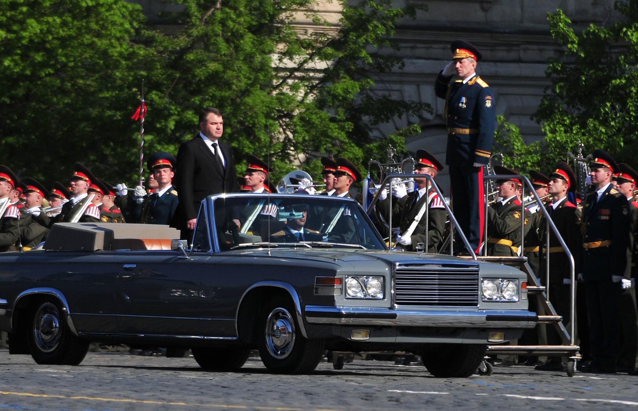 Принял парад победы в москве. ЗИЛ-41041 АМГ. ЗИЛ 41041 парад. ЗИЛ-41041 АМГ парад Победы. ЗИЛ 41041 ФСО.