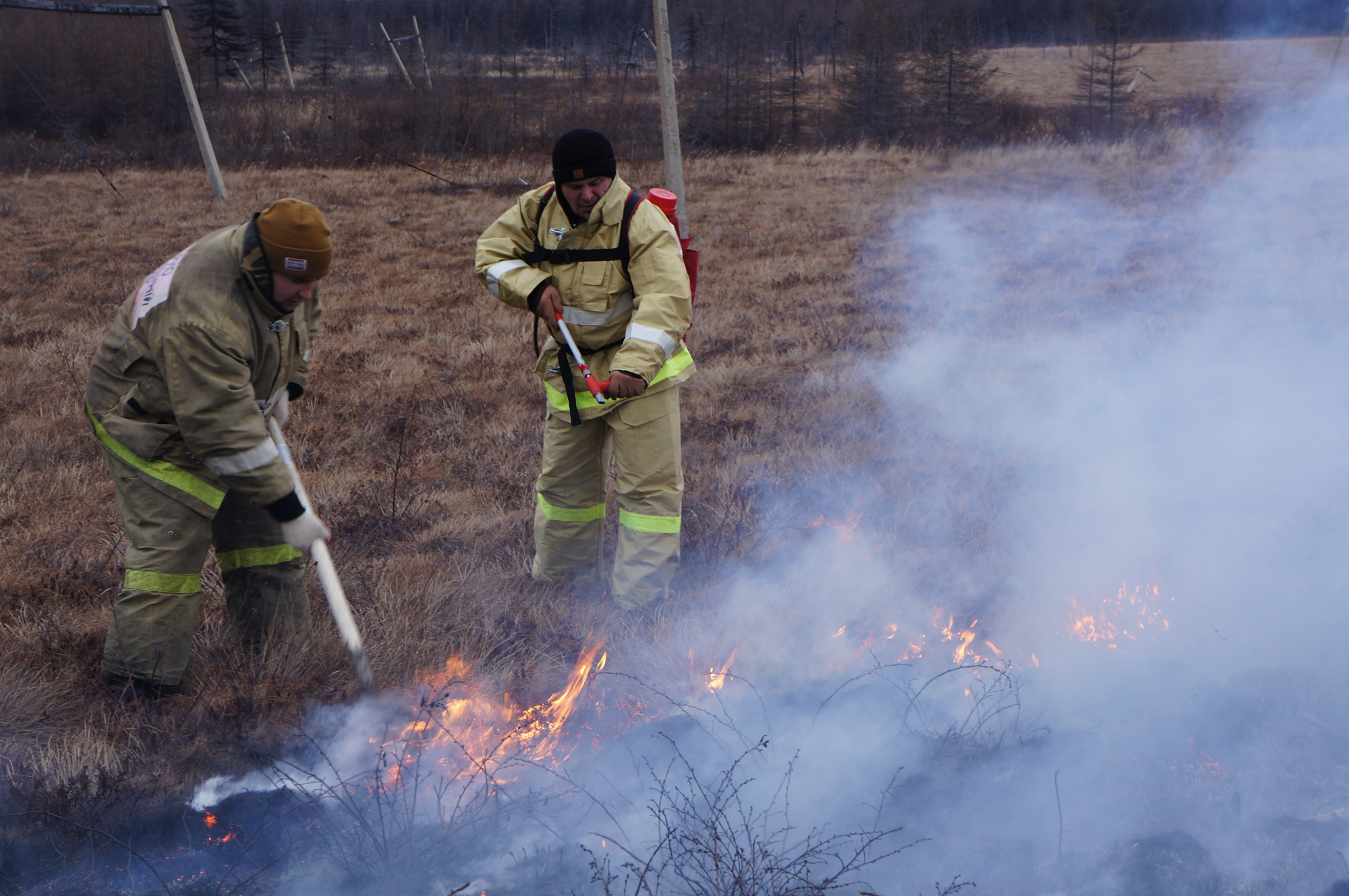 Пожарные пос. Пожар в тундре. Борьба с пожарами. Лесные пожары. Пожары в Якутии.