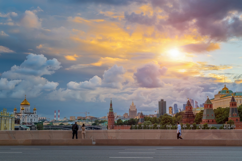 Over moscow. Москва XIV. Похолодание в Москве. Погода в Москве. Резкое похолодание в Москве.