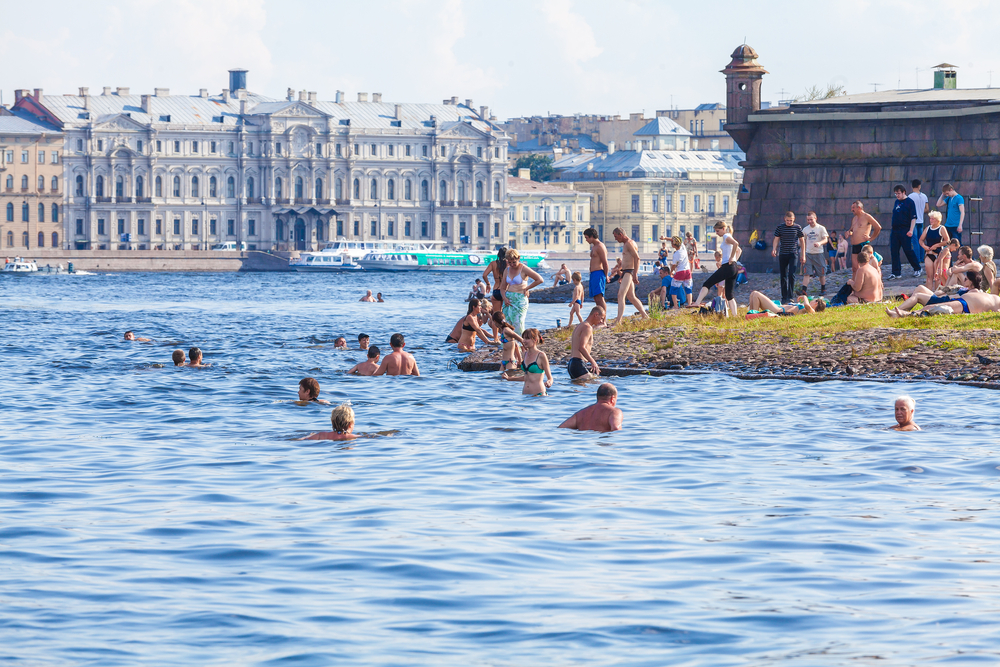 На диаграмме представлены данные по погоде в санкт петербурге в июле по вертикальной оси