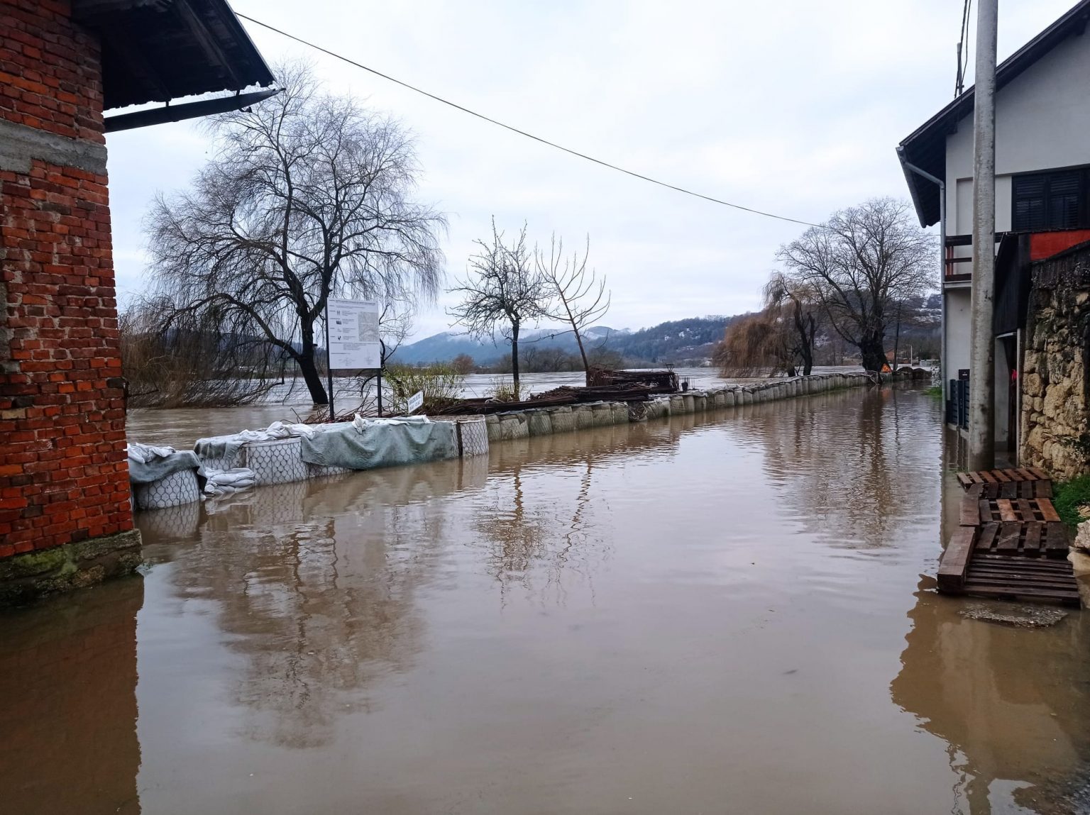 GISMETEO: Босния и Хорватия: один человек погиб, дома повреждены после  дождей - Природа | Новости погоды.