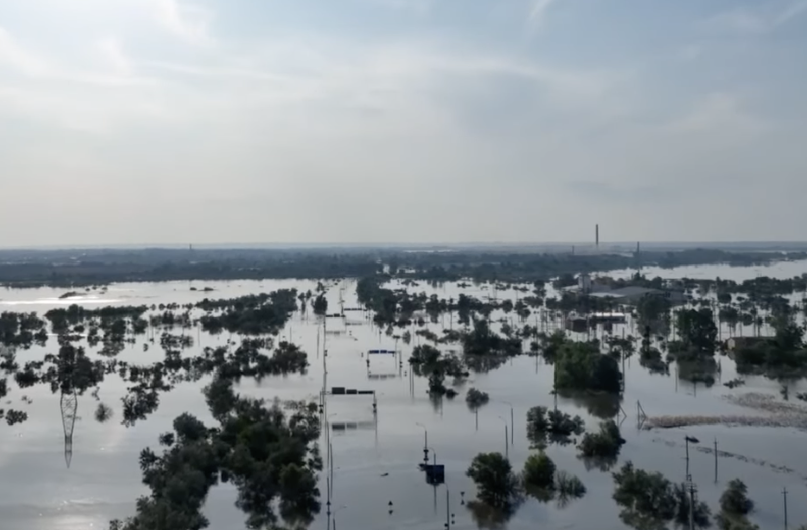 Погода новая каховка на неделю херсонская область. Новая Каховка ГЭС. Наводнение. Новая Каховка затоплена. Наводнение на Днепре.