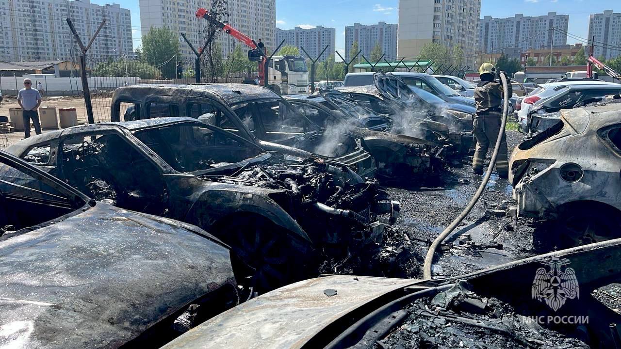 GISMETEO: На одной из подмосковных штрафстоянок дотла сгорели девять машин  - Авто | Новости погоды.